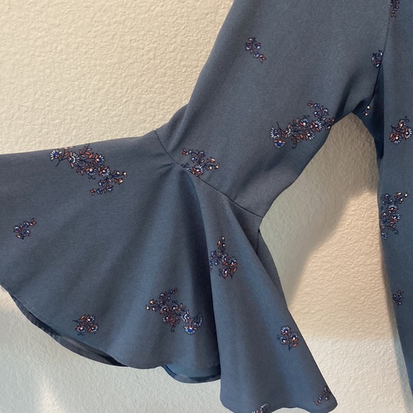 LC Lauren Conrad Bell Sleeve Floral Blouse - Picture 2 of 8